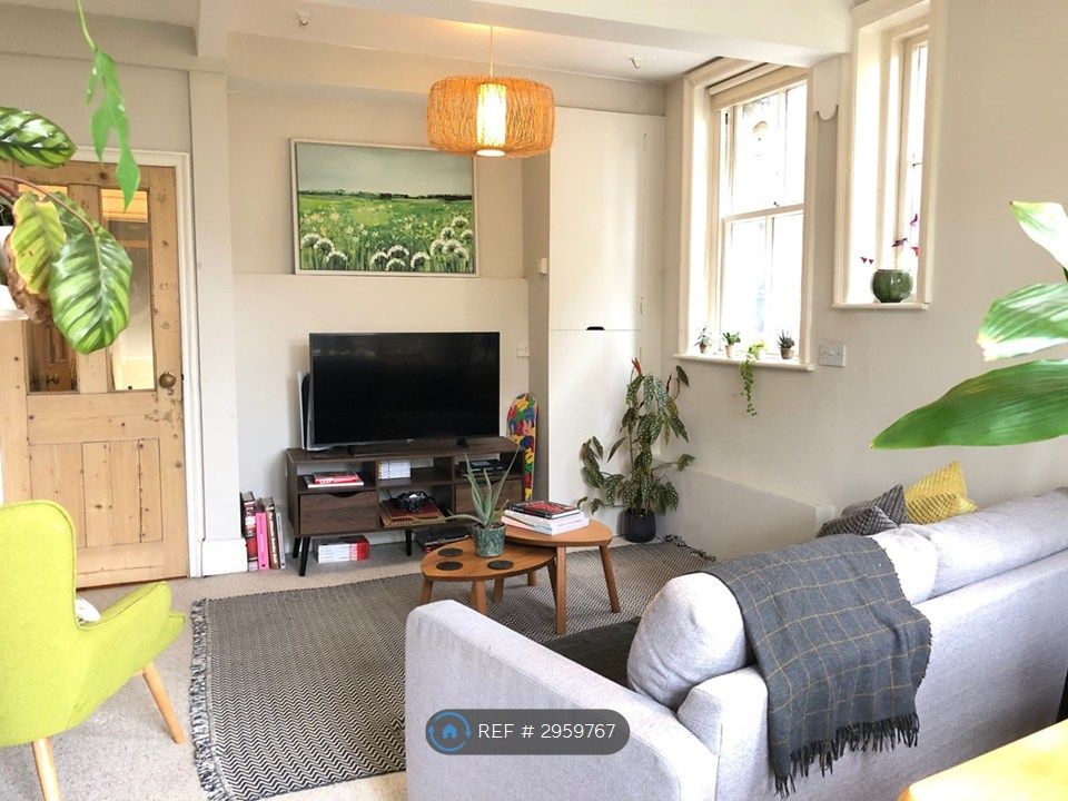 Property photo 2 of 10 Living / Dining Room