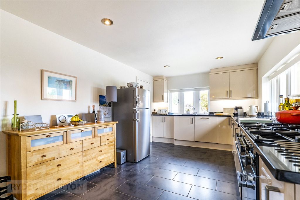 Property photo 2 of 20 Dining Kitchen