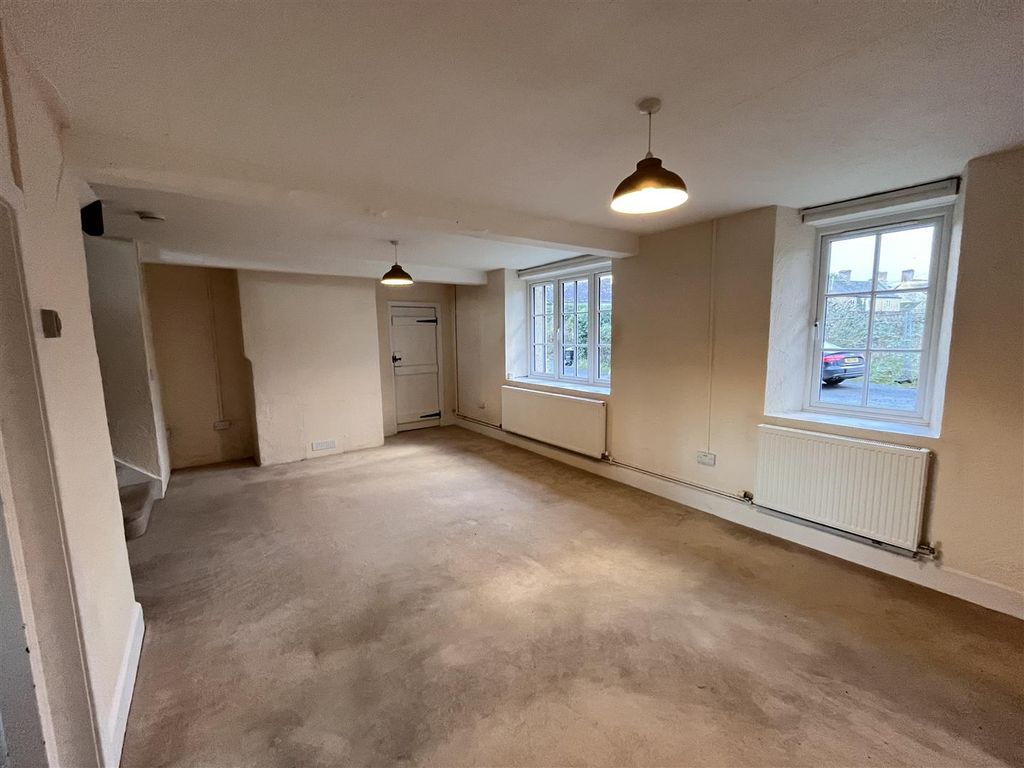 Property photo 3 of 15 Lounge