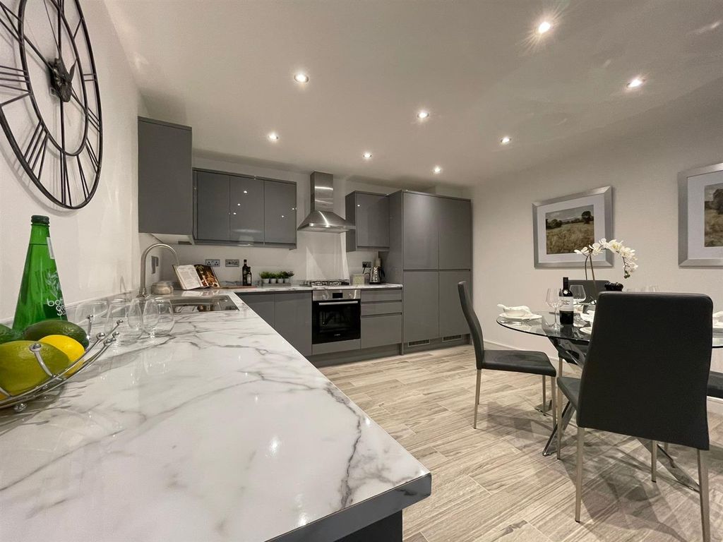 Property photo 3 of 13 Berkley Court Showroom 10.Jpg