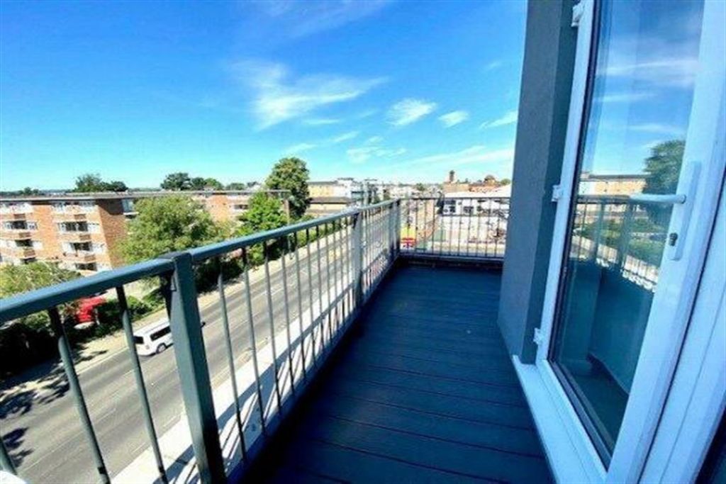 Property photo 2 of 9 (Thumbnail)