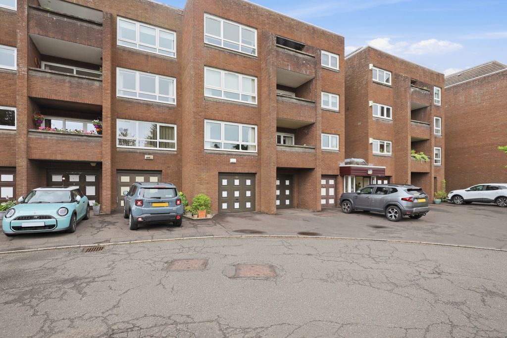 Property photo 1 of 32