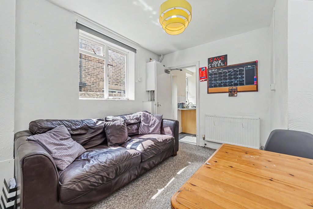 Property photo 2 of 18 21 Stanmer Park Road, Brighton, Bn1 7Jl