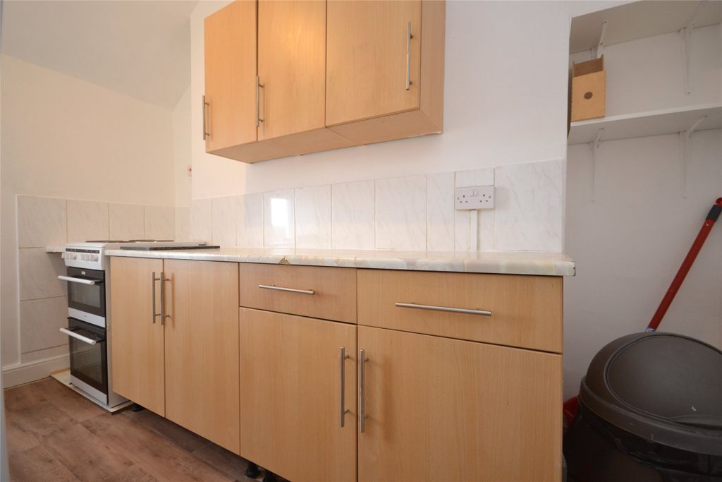 Property photo 3 of 11 Kitchen