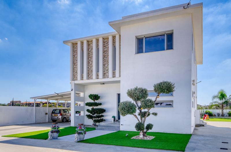 Property photo 1 of 36 Property Front