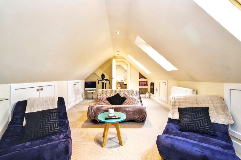 Property photo 2 of 32 Bed 2 Or Cinema Room1