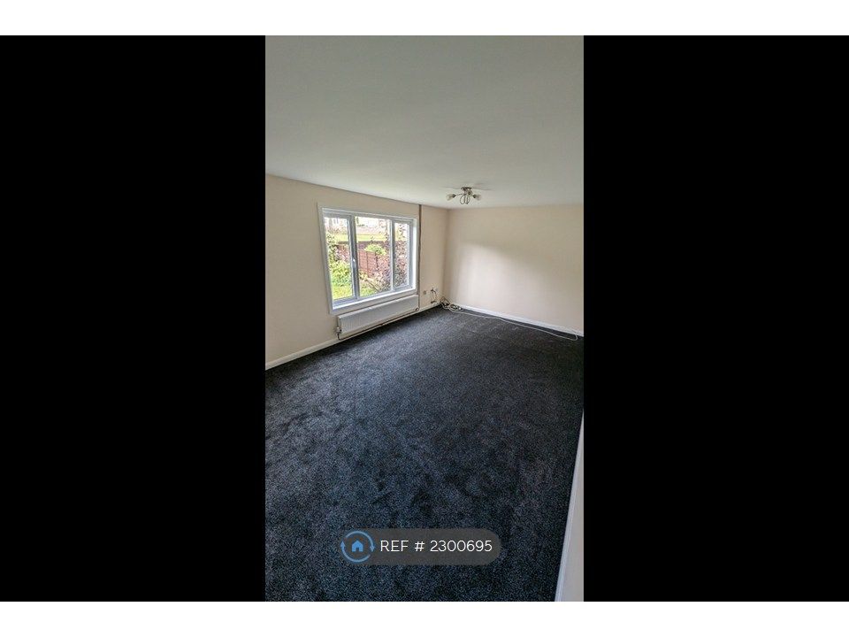 Property photo 3 of 6 Living Room