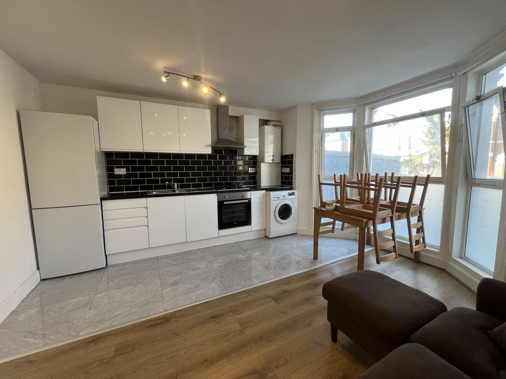 Property photo 1 of 5 One Bedroom Flat To Rent In Tooting