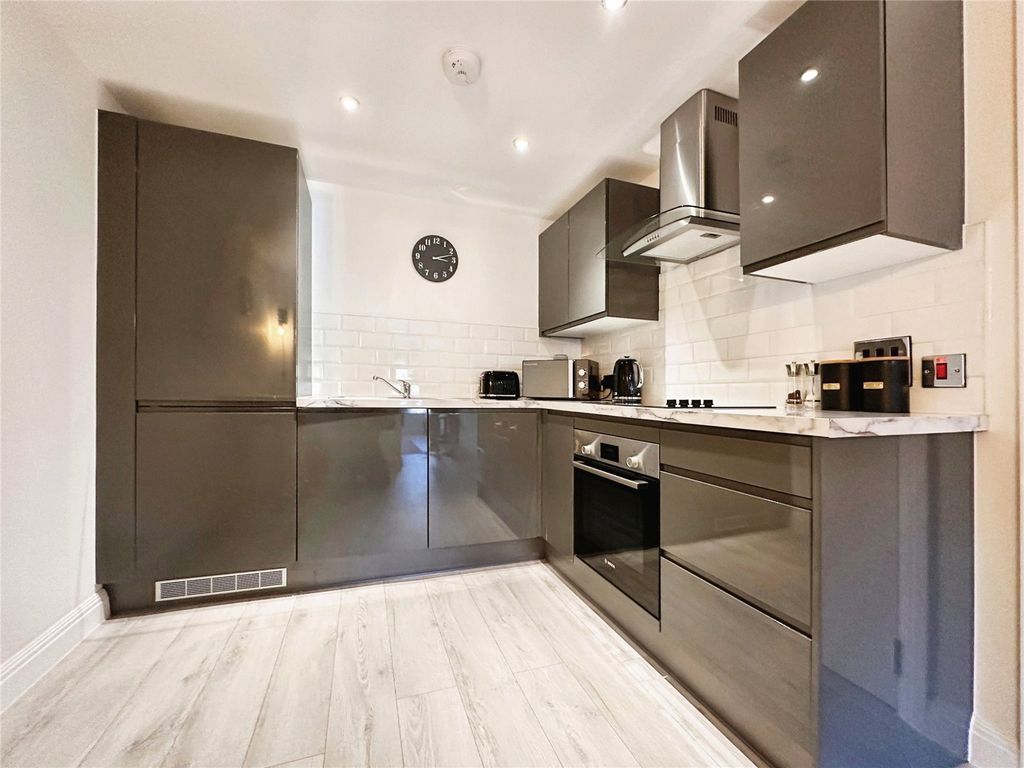 Property photo 2 of 13 Fully Fitted Kitchen