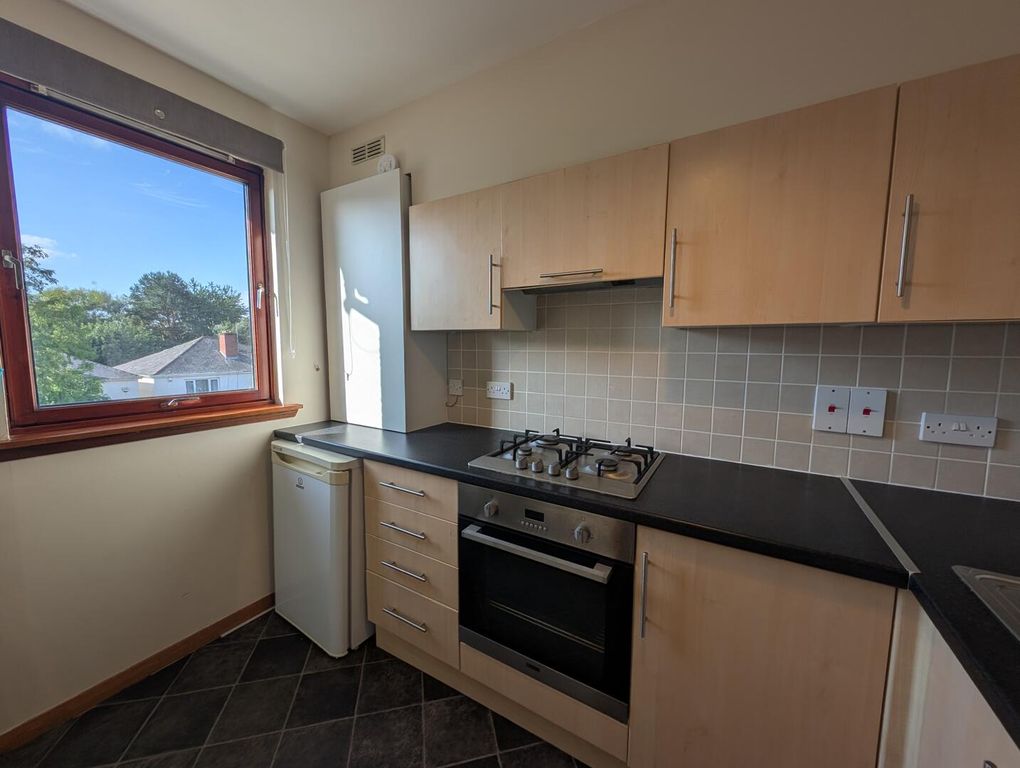Property photo 1 of 10 Kitchen