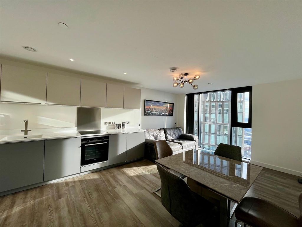 Property photo 3 of 8 195 Bank Living Room.Jpg