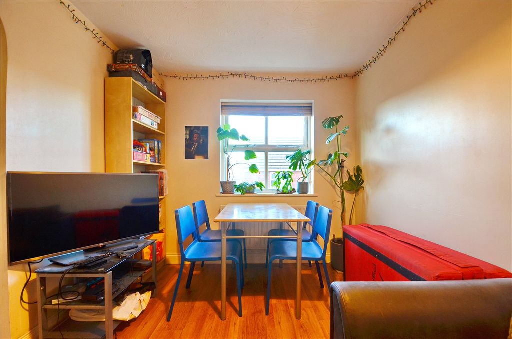 Property photo 2 of 9 Picture No. 10