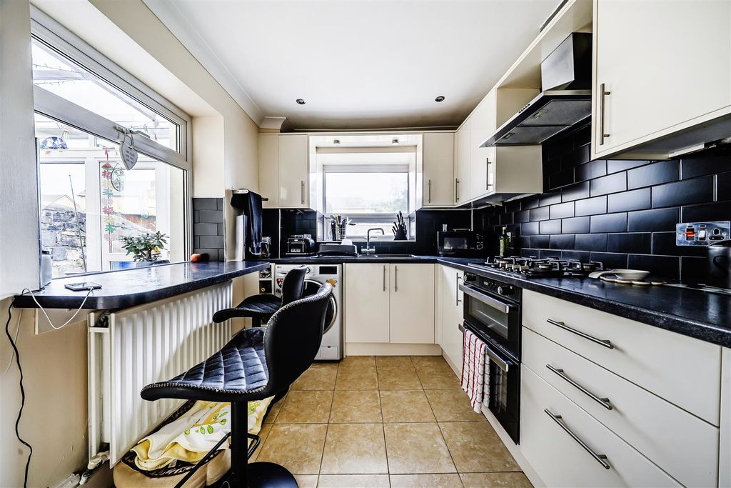 Property photo 3 of 26 1346056-11-68B5B6A6Bacd2.Jpg