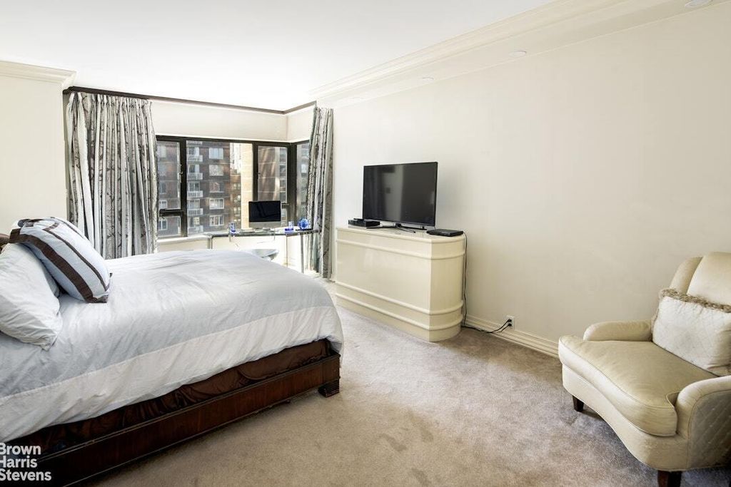 Property photo 3 of 12 <Alttext/>