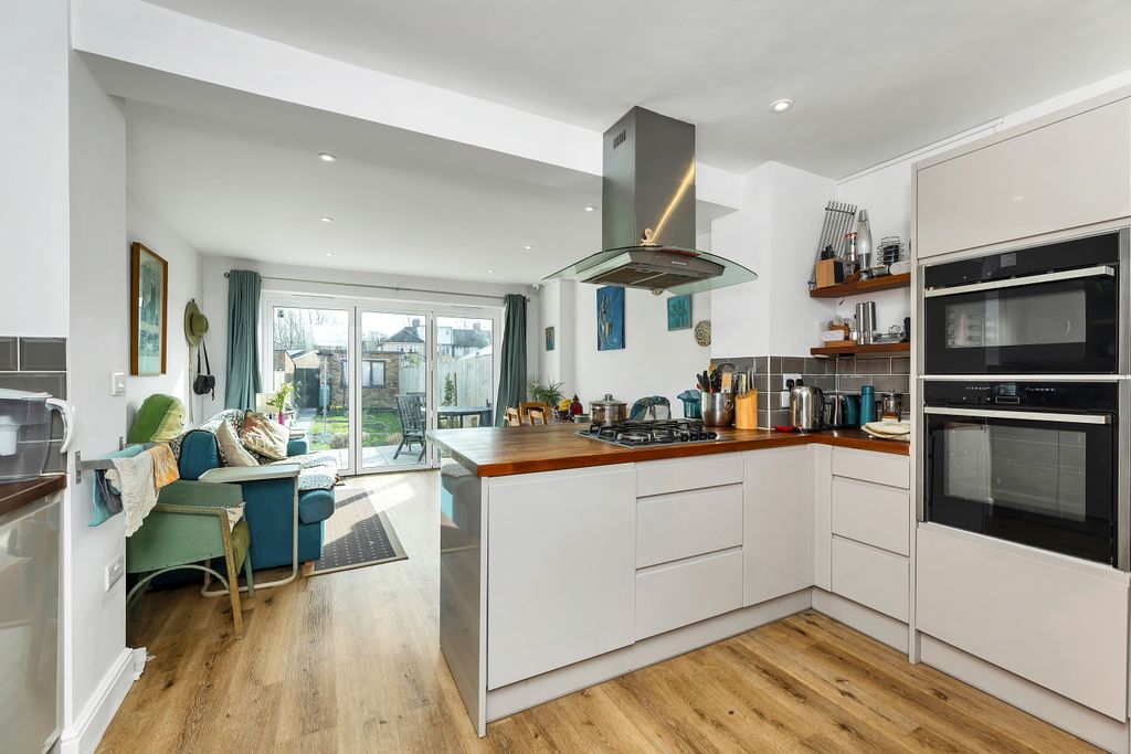 Property photo 3 of 20 Kitchen