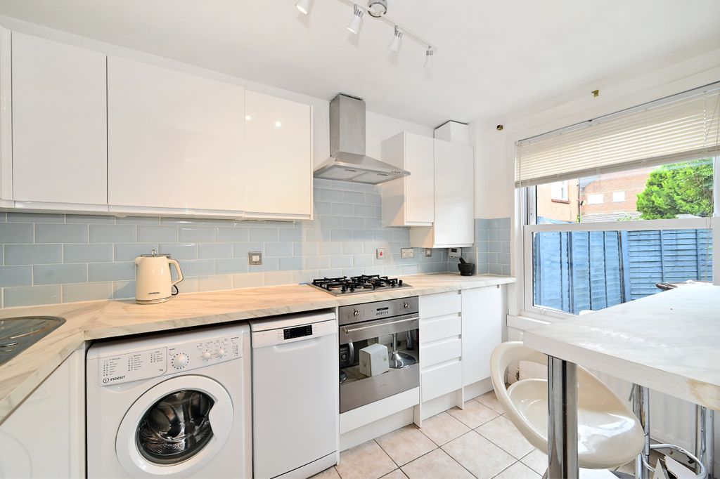 Property photo 3 of 9 44-Victoria-Park-Road (3)