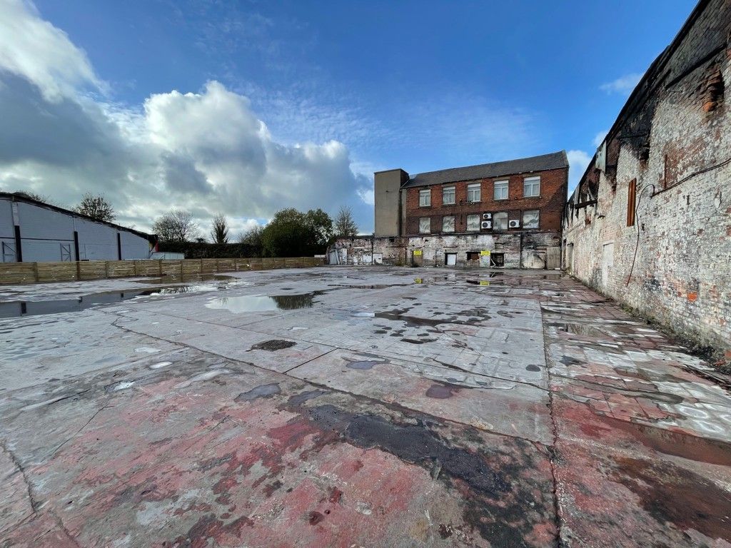 Property photo 1 of 9 Photo 9