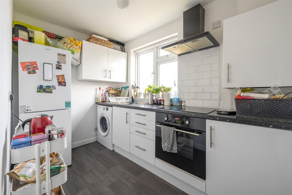 Property photo 3 of 10 Hermon Hill, E11