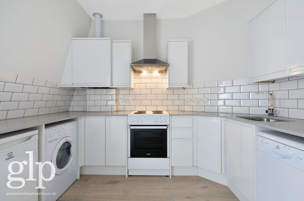 Property photo 3 of 12 958924