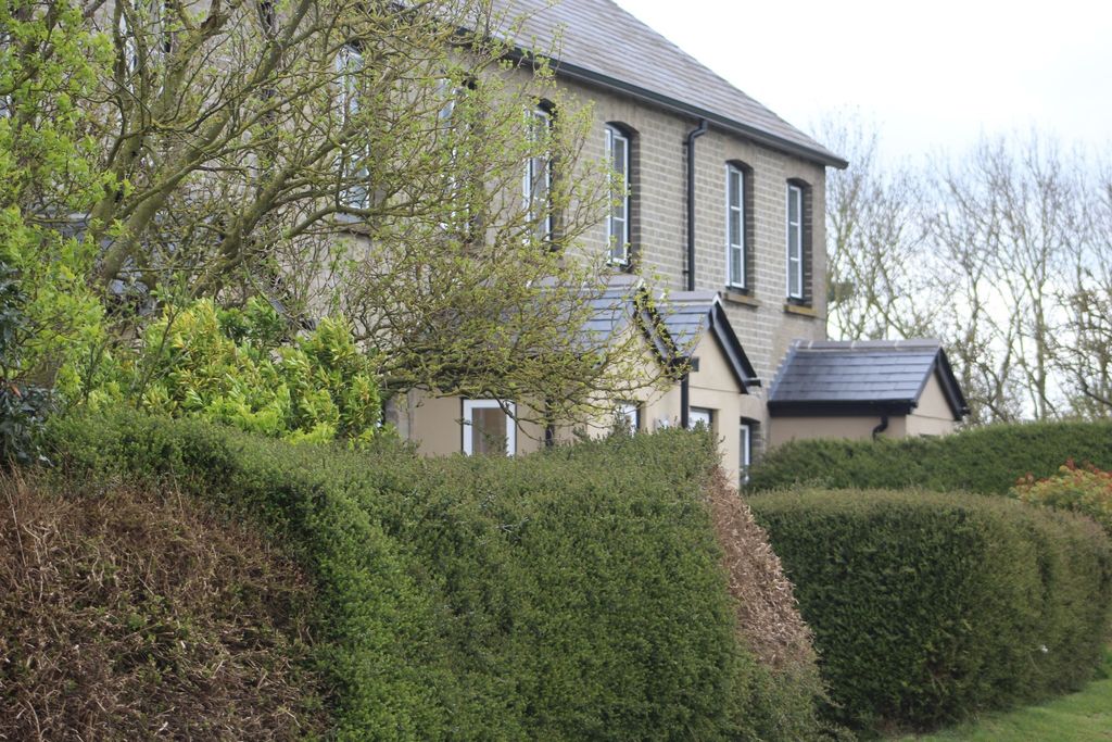 Property photo 2 of 21