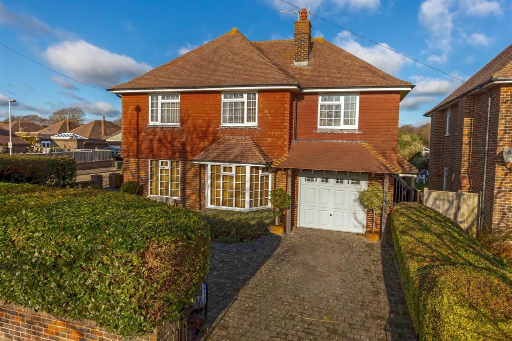 Property photo 2 of 26 Cowdray Drive_25.Jpg