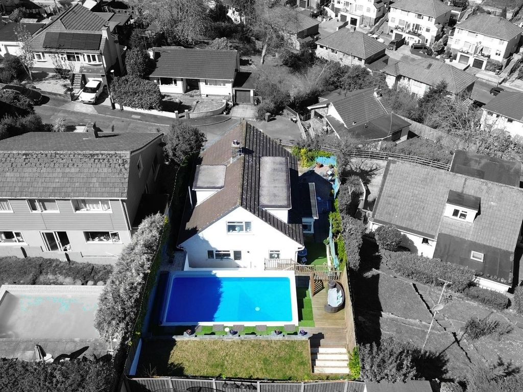 Property photo 2 of 29