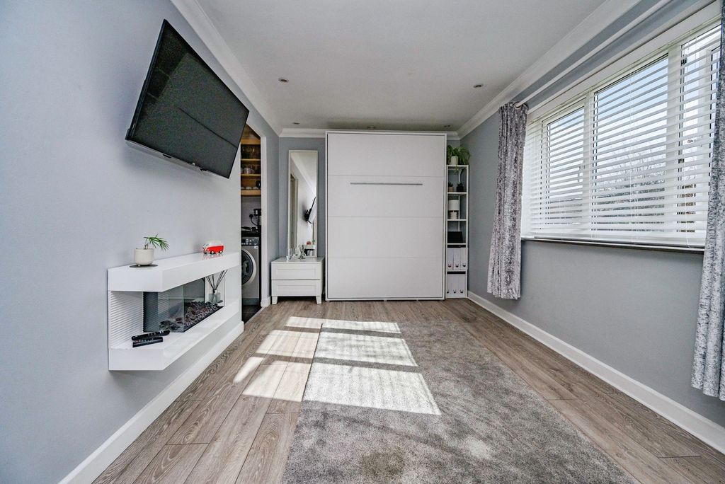 Property photo 2 of 9 Pbox-Img.Jpg