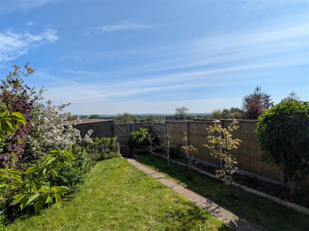 Property photo 2 of 10 Garden