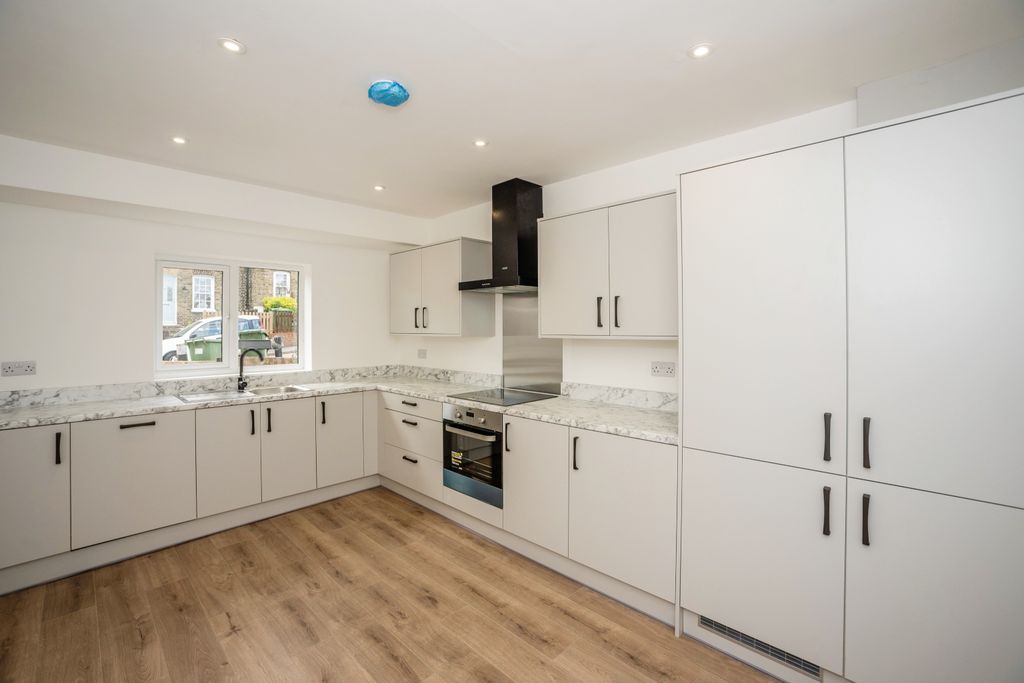 Property photo 2 of 14 Kitchen