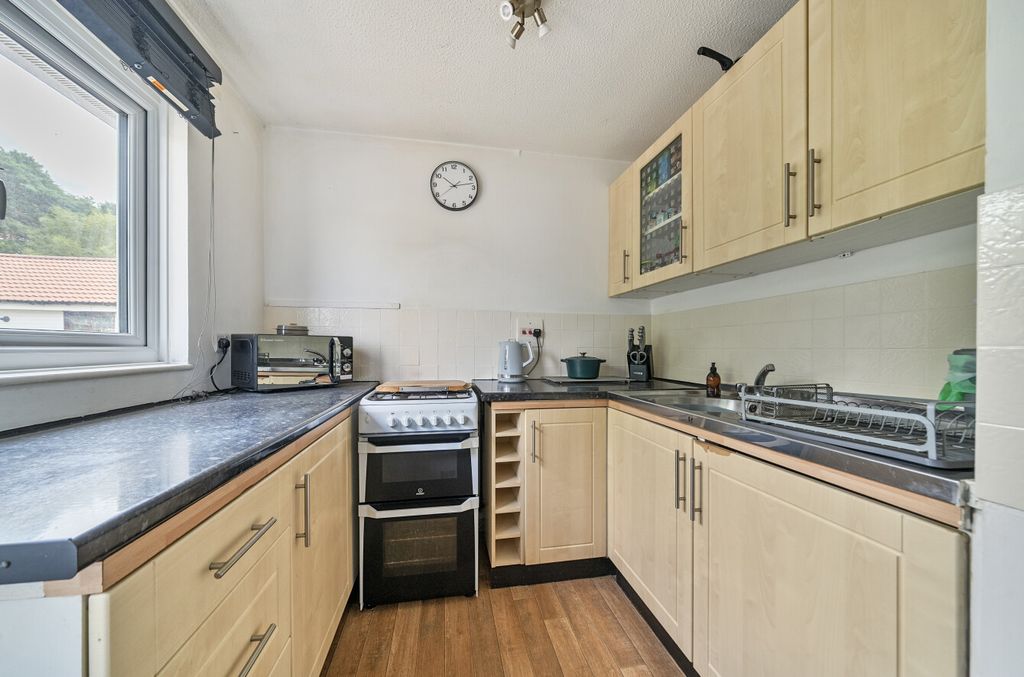 Property photo 3 of 14 1331959-3-688744B...