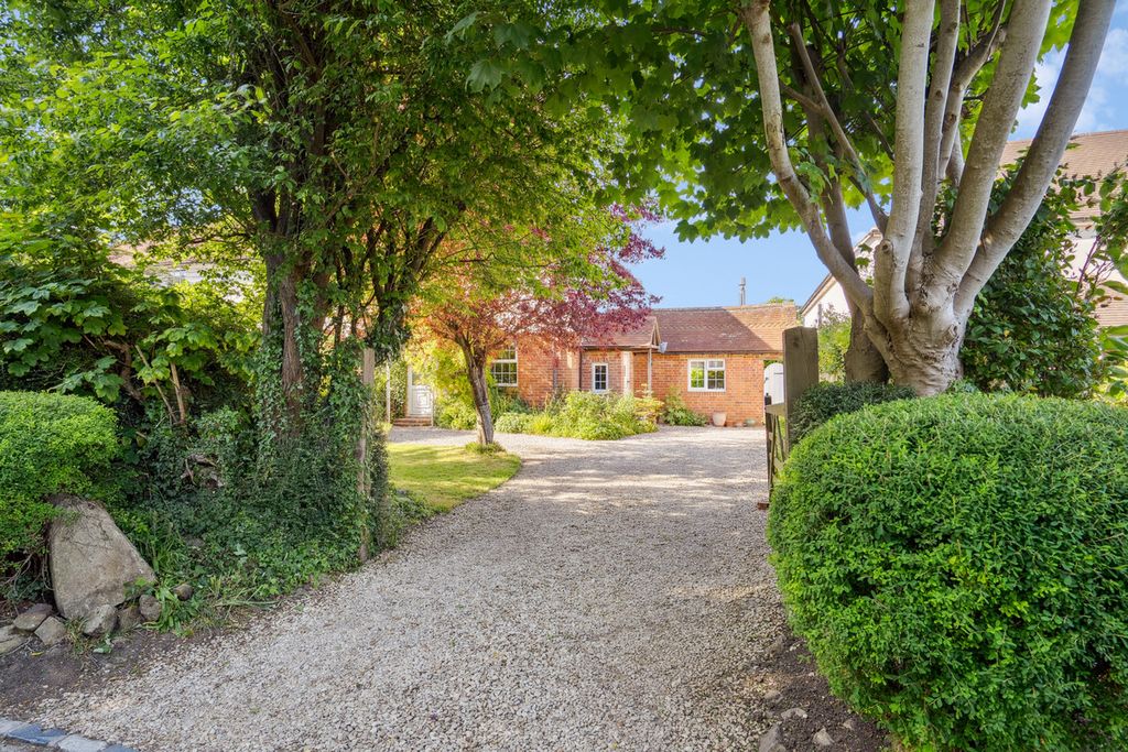 Property photo 2 of 31