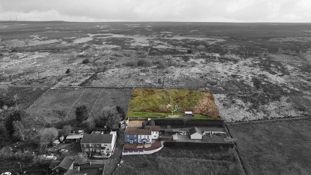 Property photo 2 of 28