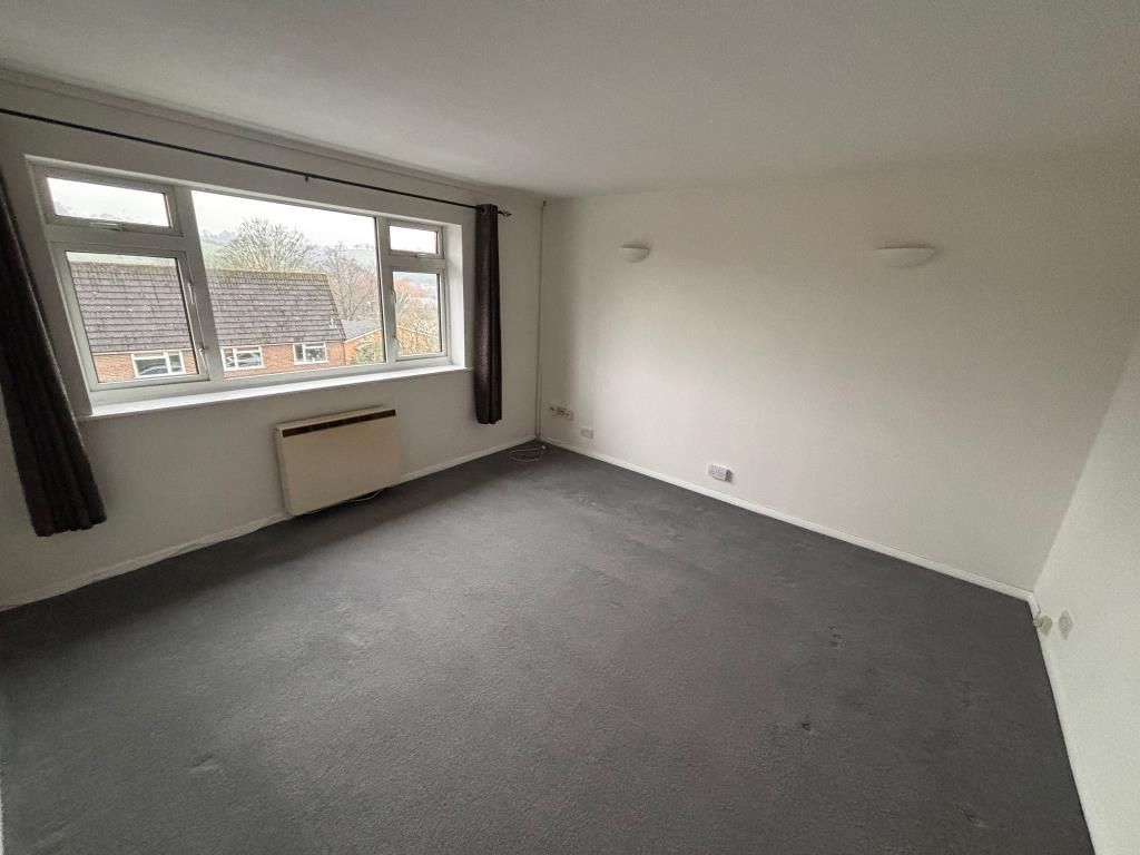 Property photo 3 of 6 Lounge