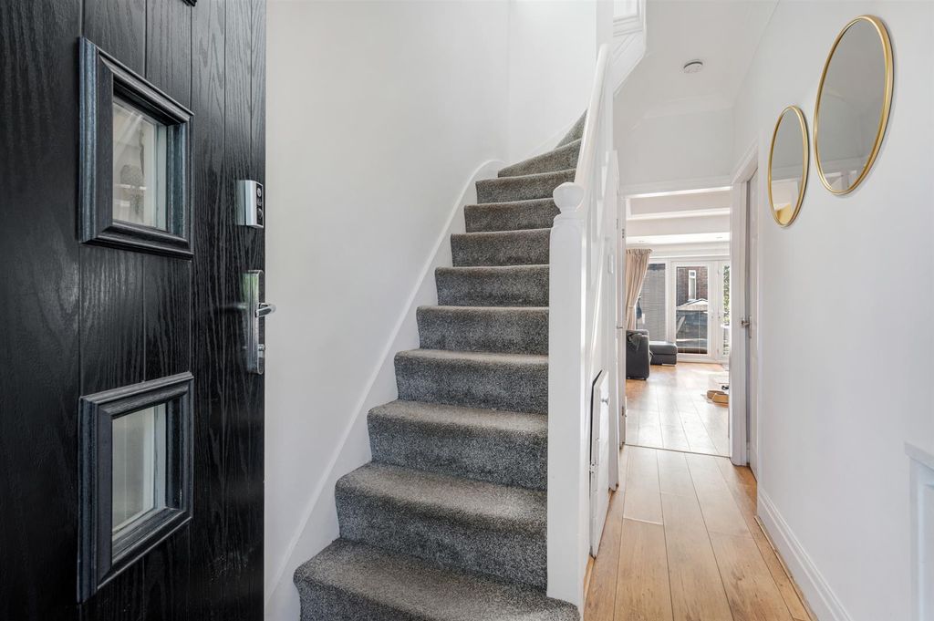 Property photo 3 of 25 Lancaster Avenue-21.Jpg