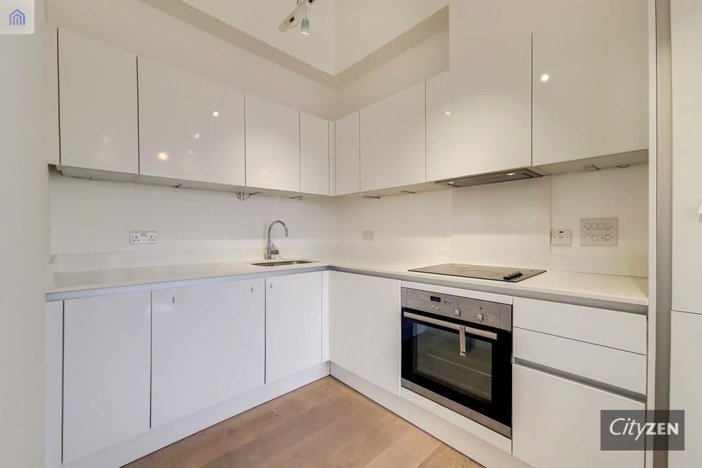 Property photo 2 of 14 Kitchen