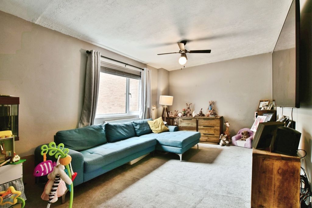 Property photo 1 of 11 Pbox-Img.Jpg