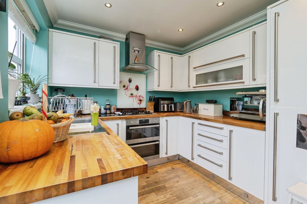 Property photo 3 of 16