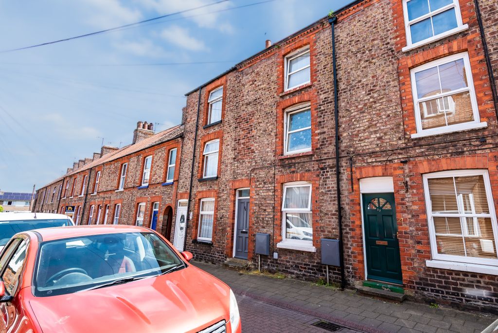 2 bed flat for saleKing Street, Driffield YO25 photo 4
