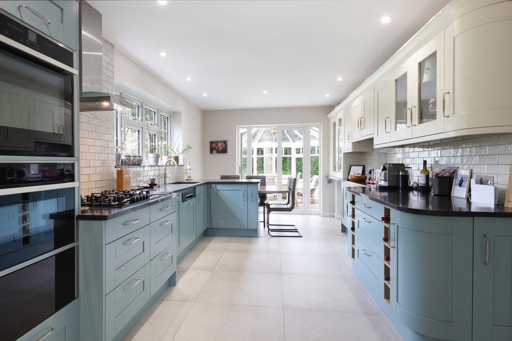 Property photo 3 of 23