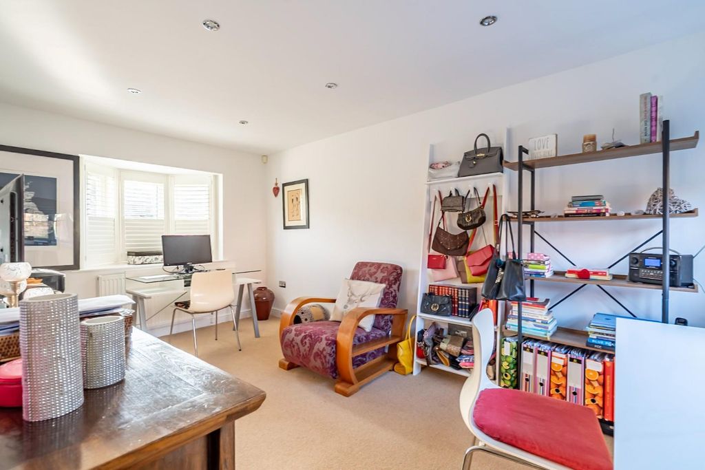 Property photo 3 of 20