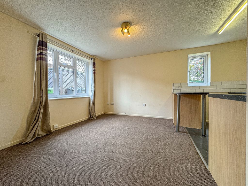 Property photo 3 of 7 Living Area