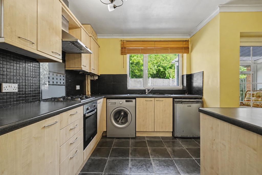 Property photo 3 of 17 Breakfast Kitchen