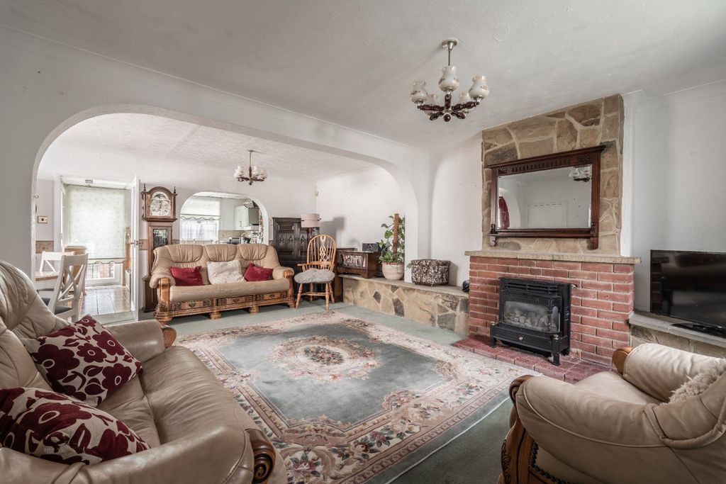 Property photo 2 of 18 5045172