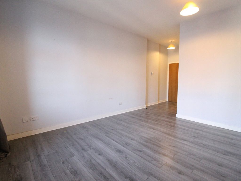 Property photo 3 of 10 Picture No. 02