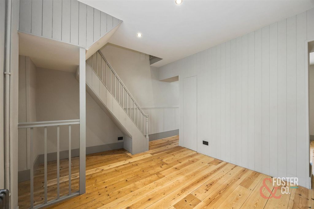 Property photo 3 of 19 Terminus Road, 17-023.Jpg