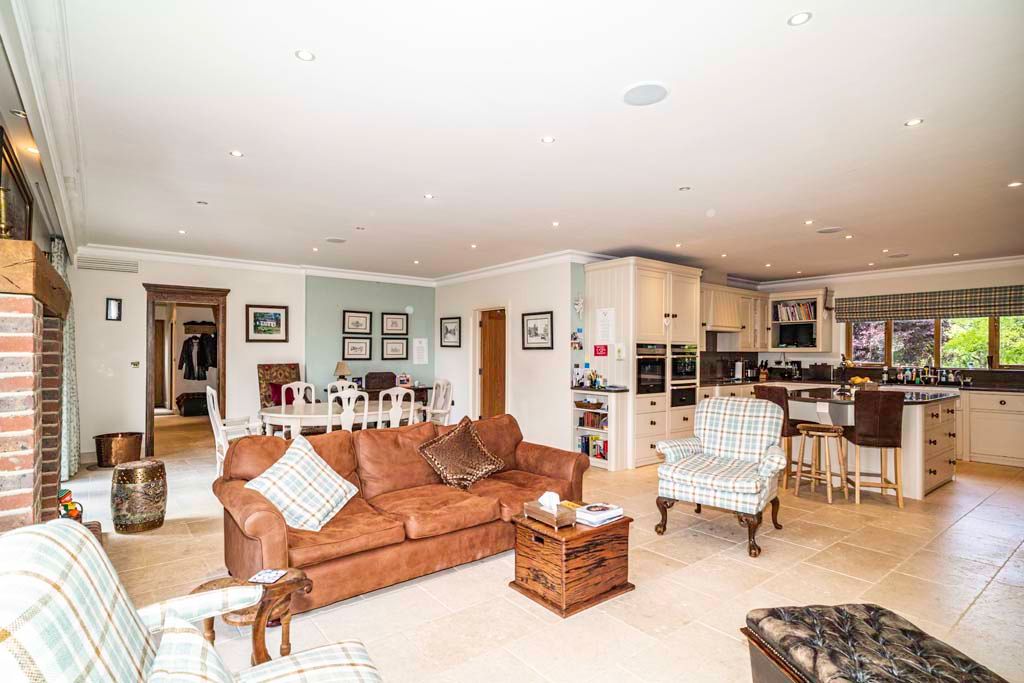 Property photo 3 of 31