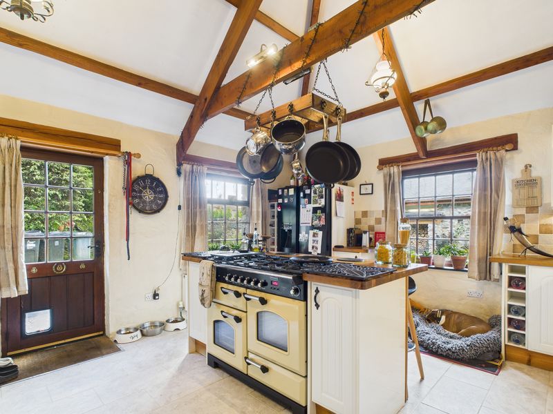 Property photo 2 of 17 Kitchen