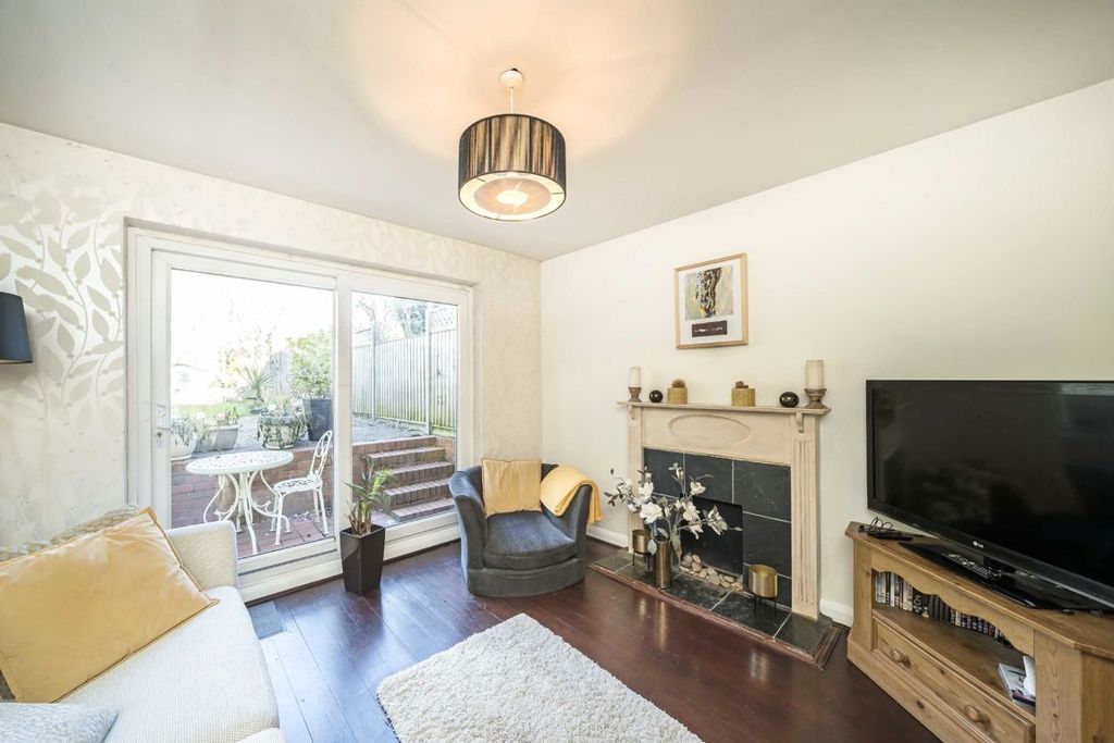 Property photo 3 of 11