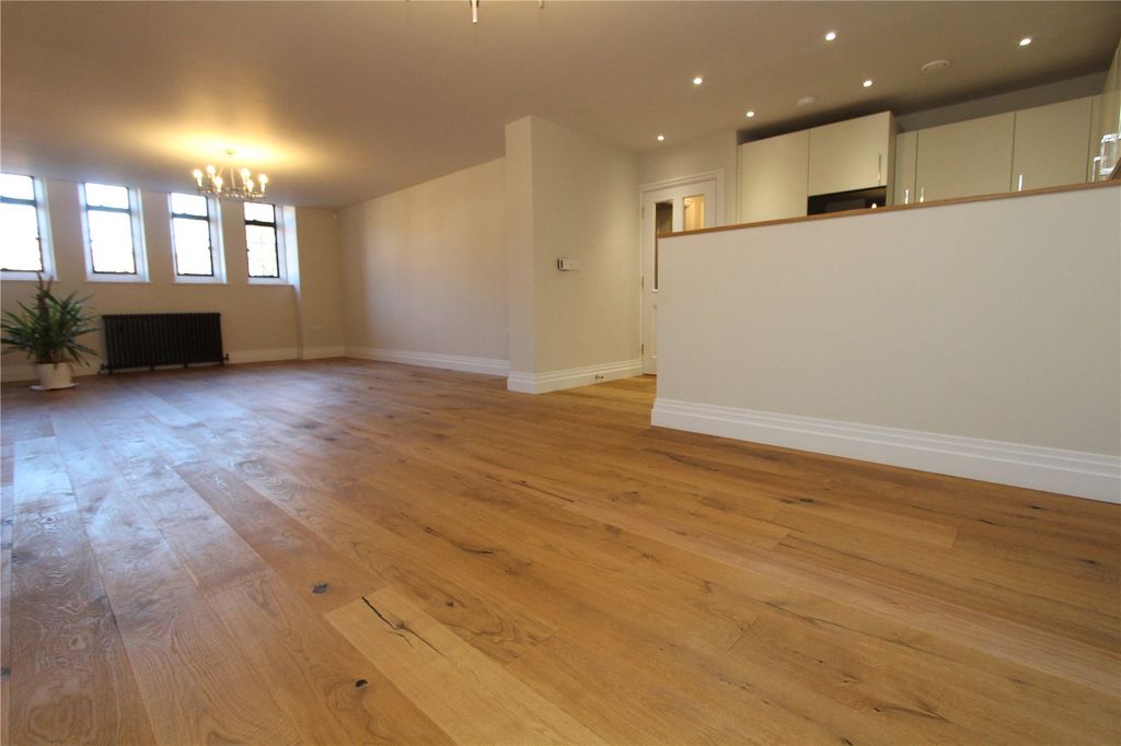 Property photo 2 of 17 Picture No. 10