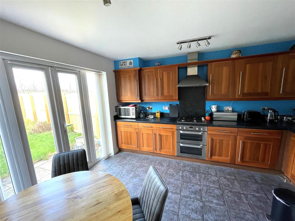 Property photo 3 of 14 Kit 1.Jpg